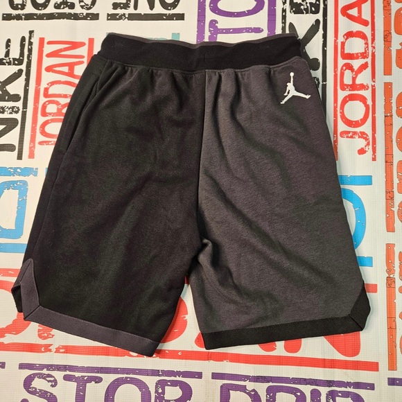 Sz large kids Jordan shorts - Picture 3 of 8